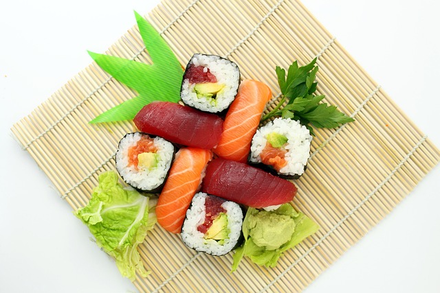 Read more about the article Jak zrobić sushi w domu – proste przepisy dla początkujących